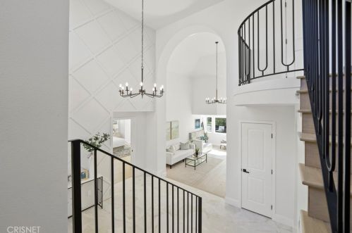 24370 Mornington Dr, Santa Clarita CA  91355-2037 exterior