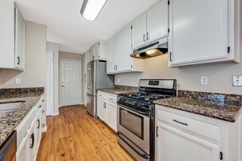 907 Kingwood St, Santa Rosa CA  95401-6509 exterior