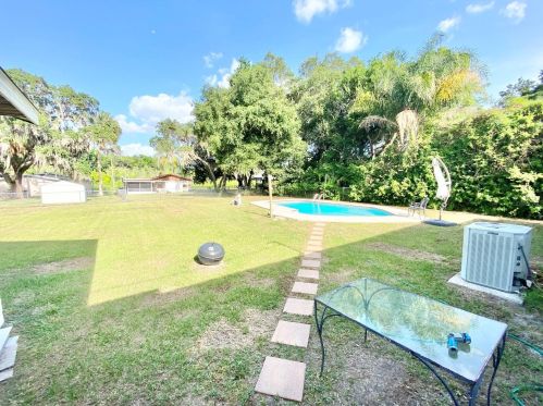 1306 Park Ave, Tavares FL  32778-2352 exterior