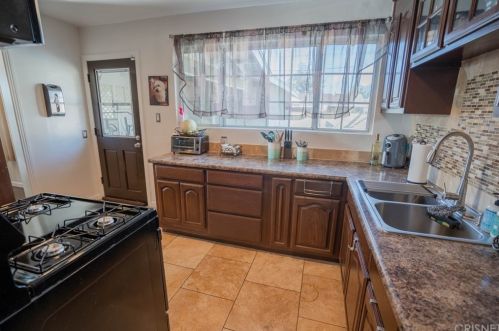 8341 Cantaloupe Ave, Van Nuys CA 91402-3806 exterior