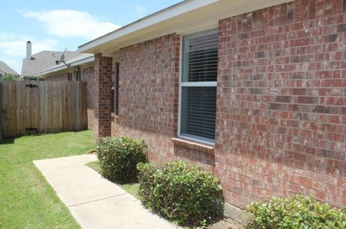 823 Walnut St, Burleson TX  76028-7064 exterior