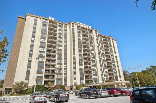 1 Scenic Dr, Monmouth Hills NJ  07732-1329 exterior