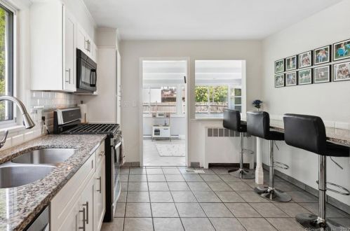 5 Van Buren Cir, Stamford CT  06906-2421 exterior