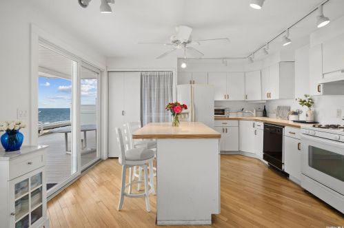 11 Argyle Dr, Northport NY  11768-1002 exterior