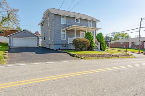 401 Baughman Ave, Jeannette, PA 15644-2914