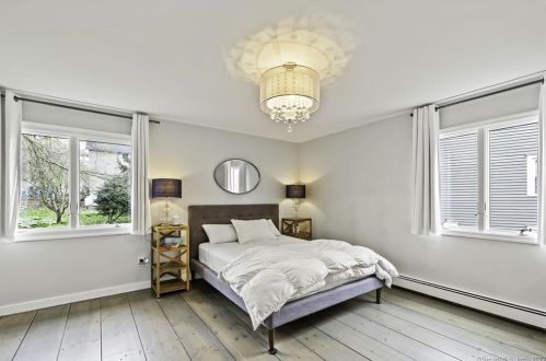 8 Abbott Ave, Ridgefield CT  06877-4407 exterior