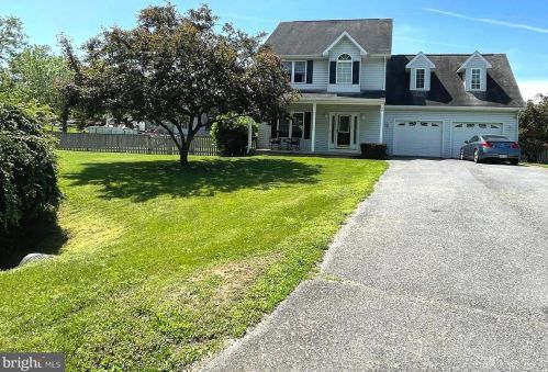 38 Page Ct, Hedgesville, WV 25427-3597