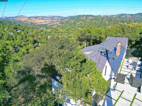 122 El Toyonal, Orinda CA  94563-2133 exterior