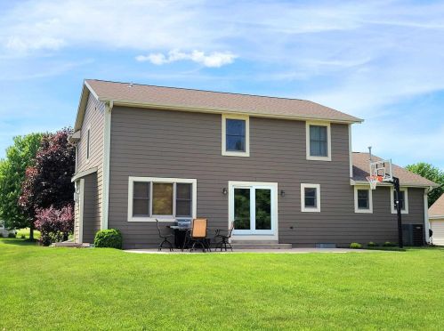 371 Thurow Dr, Oconomowoc, WI 53066-3075
