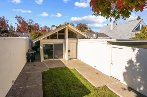 1477 Yukon Dr, Sunnyvale CA  94087-4451 exterior