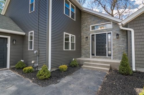 11 Pineridge Dr, Montgomery, MA 01085-4523