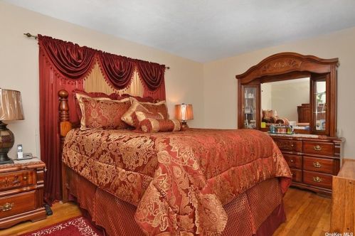217-21 Hempstead Ave, Jamaica, NY 11429-1223
