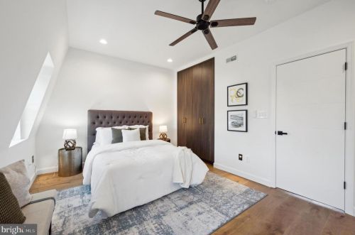 2037 Locust St, Philadelphia PA  19103-5613 exterior