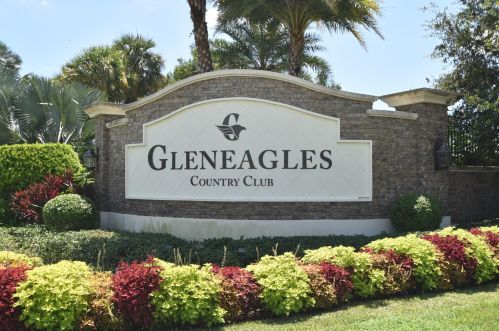 7465 Glendevon Ln, Delray Beach FL  33446-2802 exterior