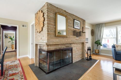 8605 Ravenswood Cir, Milwaukee WI 53226-4657 exterior