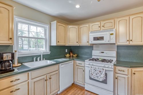 510 Half Hollow Rd, Deer Park NY  11729-1010 exterior