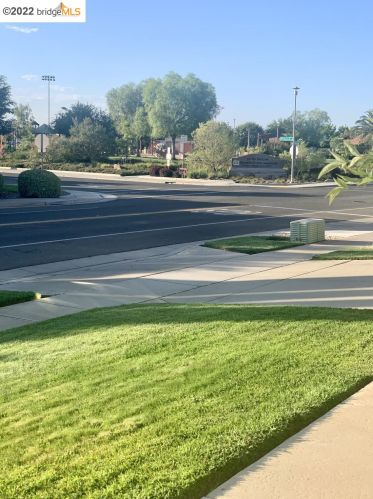 9573 Mainline Dr, Elk Grove, CA 95624-4466