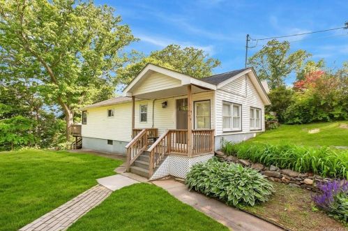 10 Summit Rd, Patterson, NY 12563-1424