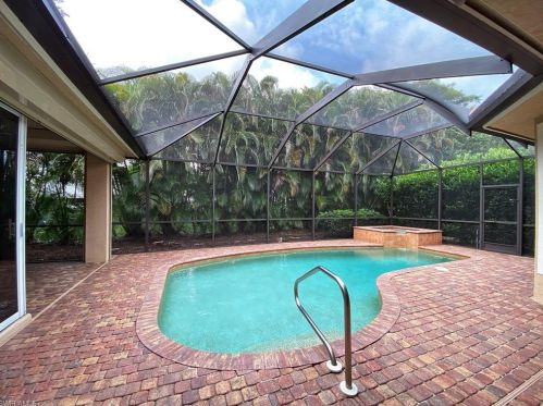 4904 Rustic Oaks Cir, Naples, FL 34105-4521