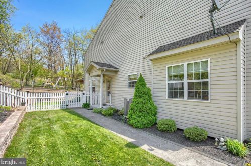 61 Crooked Dr, West Enola PA  17025-1522 exterior