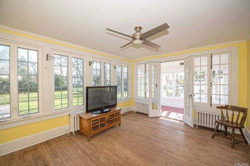 83 Thompson Ave, Babylon NY  11702-3404 exterior