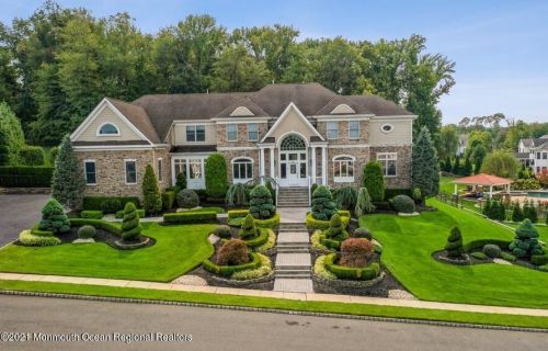 72 Edgewood Rd, Morganville, NJ 07751-2630