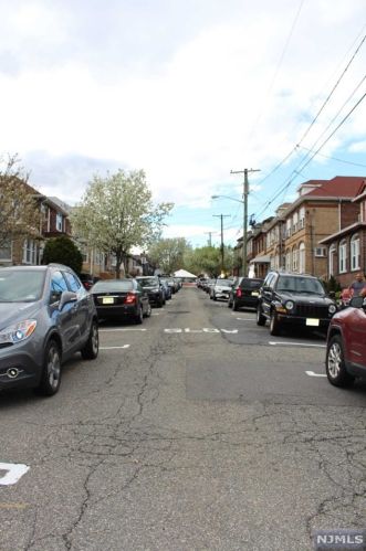 132 Hillcrest Pl, North Bergen NJ  07047-6102 exterior