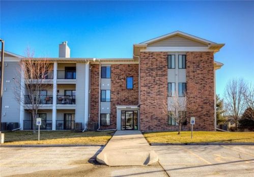 4821 86th St, Des Moines, IA 50322-1098