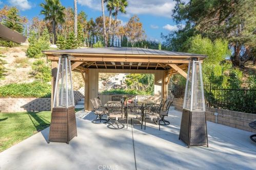 1090 Heaton Moor Dr, Walnut CA  91789-4329 exterior
