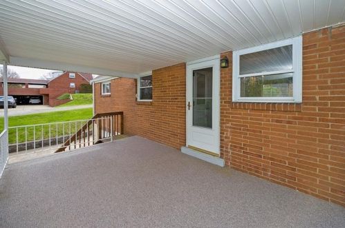 704 Valemont Dr, Verona PA  15147-2641 exterior