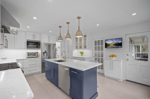 180 Hillair Cir, White Plains NY  10605-4506 exterior