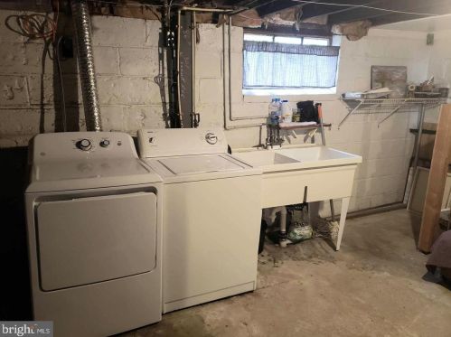 301 Summit Ave, Wilmington DE  19804-1725 exterior