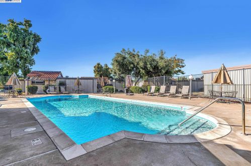 1634 Calle Santa Anna, Pleasanton CA  94566-5927 exterior