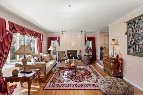100 Rockingchair Rd, White Plains, NY 10607-1700