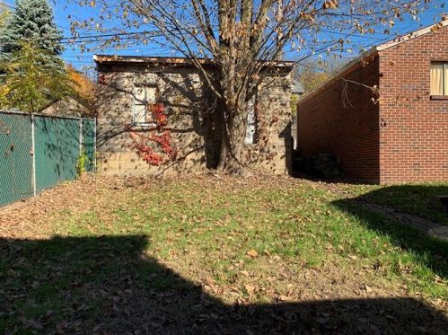 2311 Woodstock Ave, Pittsburgh PA 15218-2658 exterior