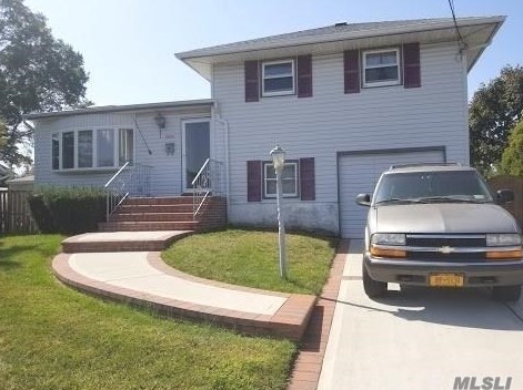 2460 Margaret St, North Bellmore, NY 11710-4636