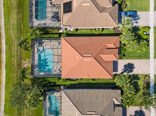 9463 Quarry Dr, Naples FL  34120-5223 exterior