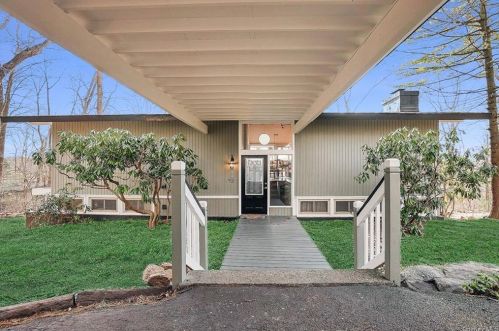 72 Clinton Rd, Tuxedo Park, NY 10987-3107
