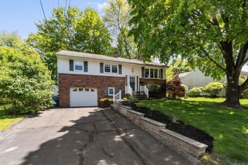 33 Sengstacken Dr, Stony Point, NY 10980-2228
