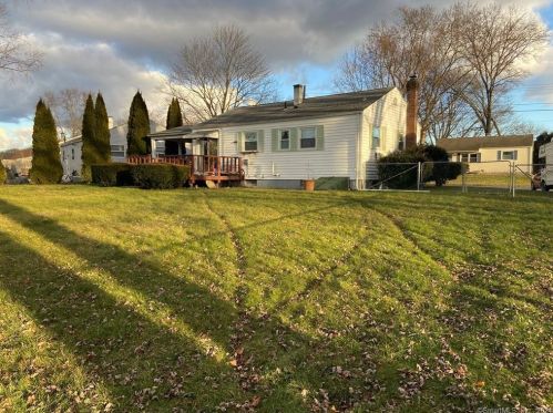 6 Traders Ct, Norwich CT  06360-7018 exterior