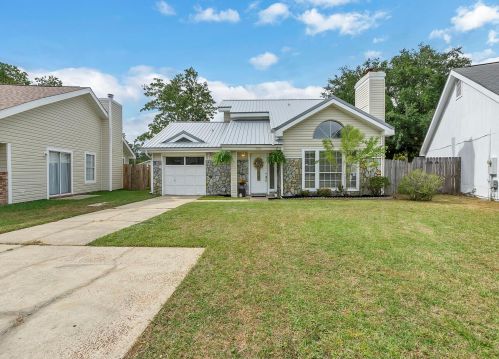 1885 Heartland Dr, Fort Walton Beach, FL 32547-1026