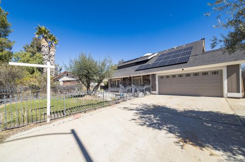 1757 Bourke Pl, El Cajon, CA 92021-3652