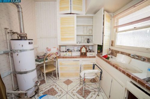 1523 28th Ave, Oakland CA  94601-1633 exterior