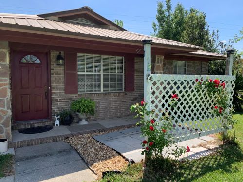 2012 Main St, Grand Ridge, FL 32442-4149
