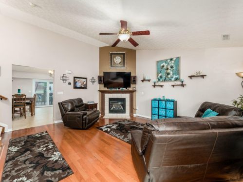 1129 Harley Run Dr, Blacklick, OH 43004-9038