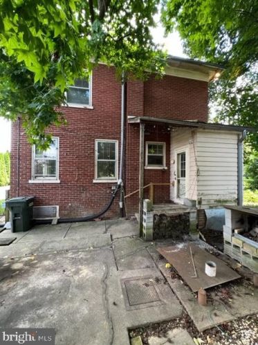 1553 New Holland Pike, Lancaster PA 17601-5653 exterior