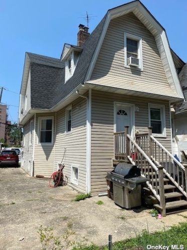 13-12 Mcbride St, Far Rockaway NY  11691-2416 exterior