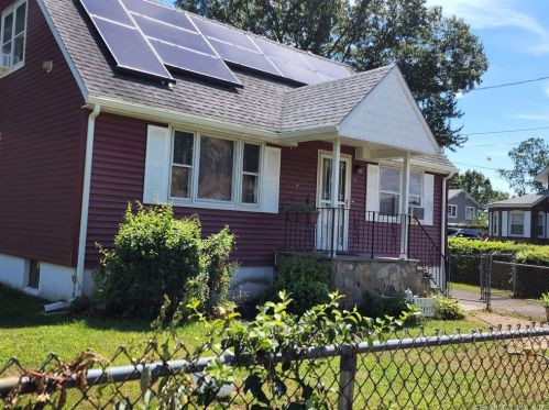 155 Moffitt St, Bridgeport, CT 06606-3945