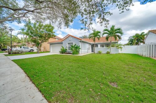 1901 129th Ter, Hollywood FL  33027-3427 exterior