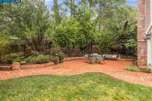 7 Calvin Ct, Orinda CA  exterior